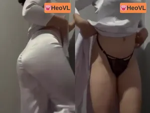 thân hình sexy đằng sau bộ áo dài cấp 3